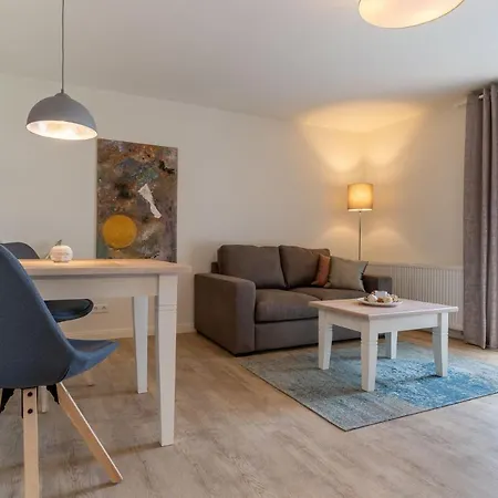 Strandhuus 그로미츠