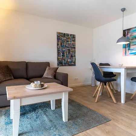 Strandhuus Apartment *